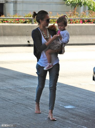  Jessica Alba and Honor at LAX Airport – June 21