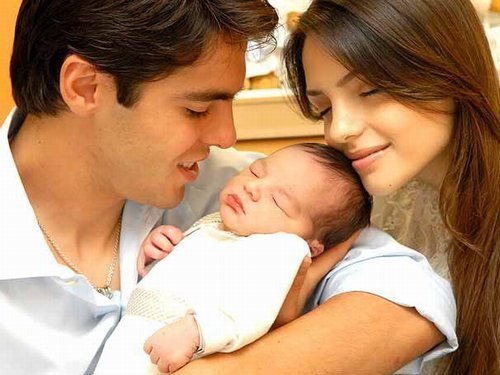  Kaká with his wife and son! <3 so cuteee!!