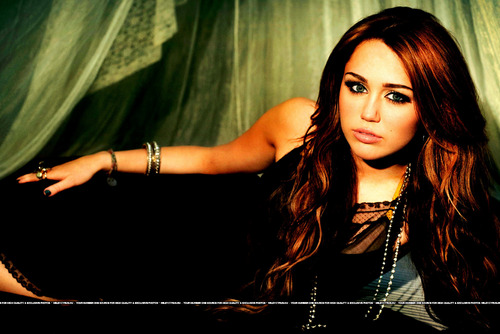 Miley Cyrus karatasi la kupamba ukuta