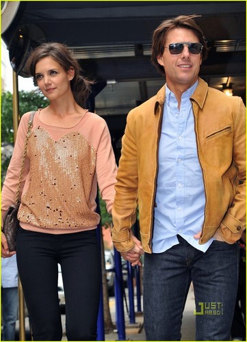  Tom Cruise & Katie Holmes: On The Fence!