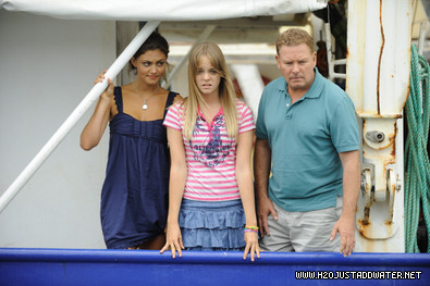  cleo's family sees sam overboard