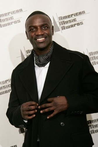  * GENTLEMAN Akon *