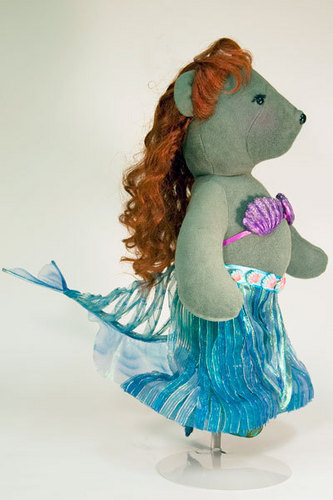  Ariel charitey beruang