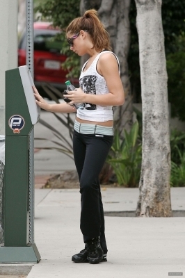 Ashley heading to the gym in LA