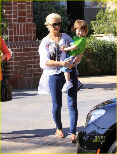  Christina & Max out in Brentwood