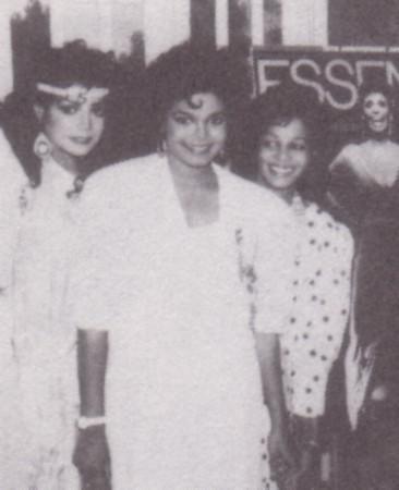  Janet with her mother & sisters