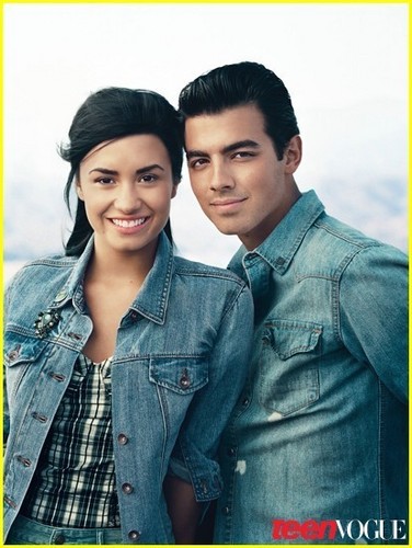  Joe Jonas & Demi Lovato Cover Teen Vogue!