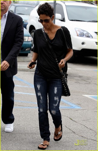 Halle Berry: All Torn Up For Lunch