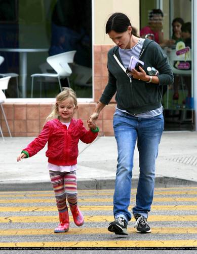  Jen and violet out and about!