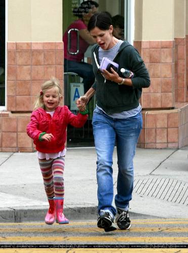  Jen and violet out and about!