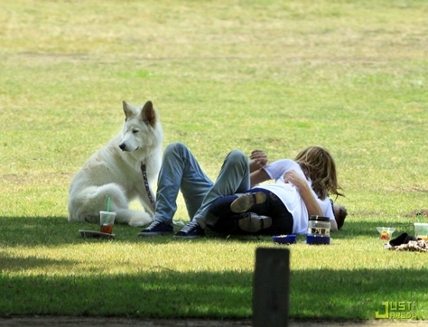  Miley,LIam and their dog,Mate