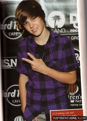  Miscellaneous > sách > Justin Bieber Biography (Unofficial)