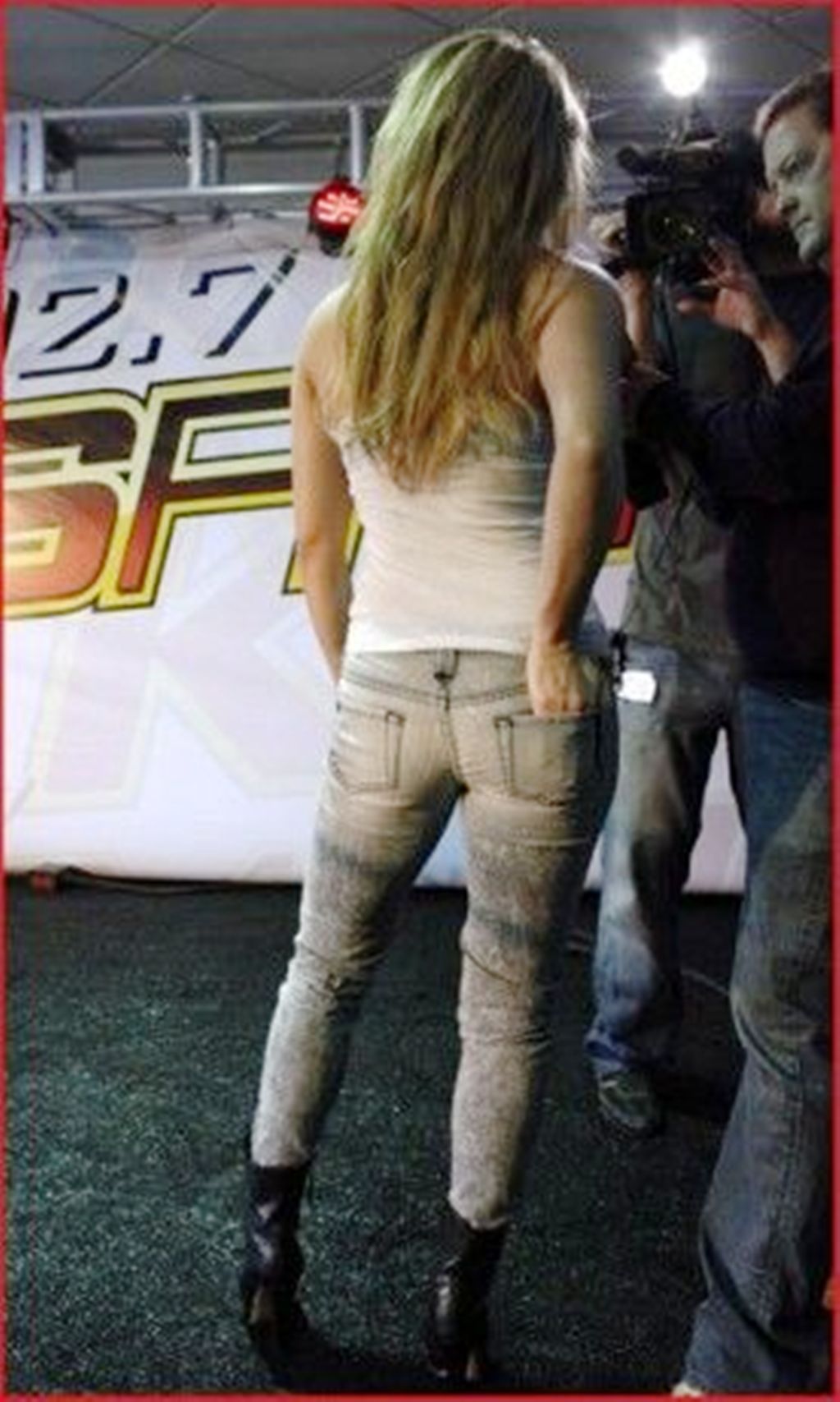 SHAKIRA JEANS ASS - Shakira Photo (13402729) - Fanpop - Page 4