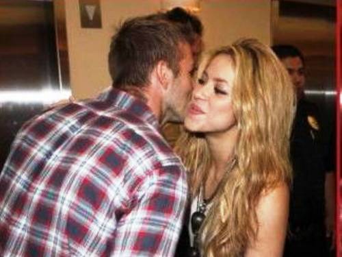  Shakira and beckham baciare 2