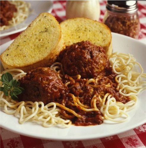  spaghetti & meatballs with garlic pane