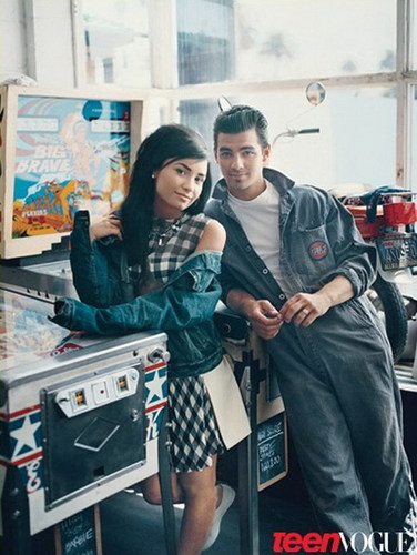  DEMI LOVATO AND JOE JONAS POSE TOGETHER AGAIN AFTER BREAK-UP