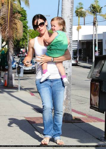  Jen and Seraphina Out And About!