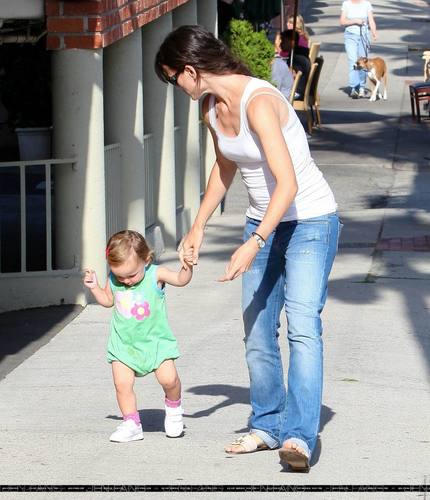 Jen and Seraphina Out And About!