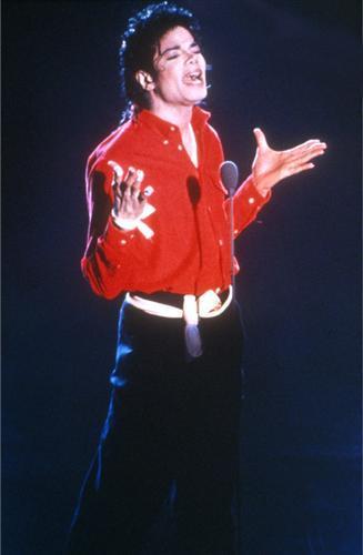  MJ <3