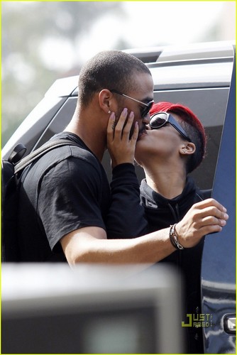  Rihanna & Matt Kemp: halik Kiss!