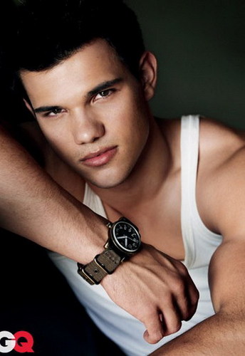  TAYLOR LAUTNER LOOKING GOOD IN GQ MAGAZINE