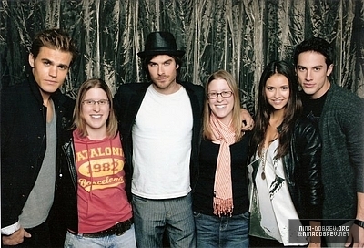  TVD cast and fans
