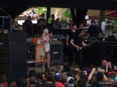  The Pretty Reckless - Vans Wrapped Tour