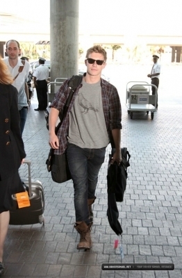  Xavier Samuel Out And About In 2010
