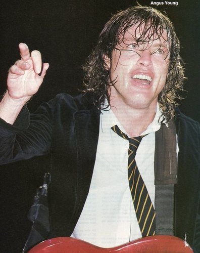 Angus Young - Angus Young foto (30404951) - fanpop