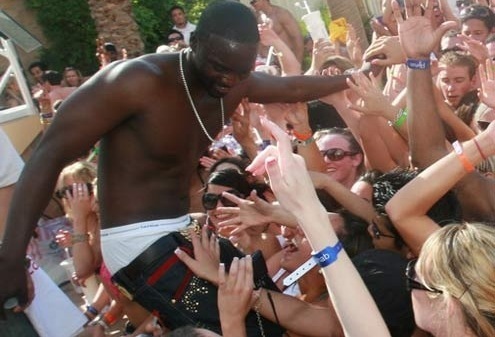  * AMAZING Akon *