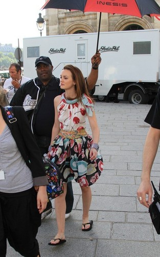  Blake & Leighton filming "Gossip Girl" in Paris