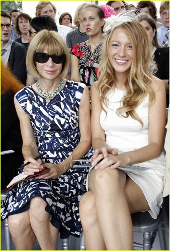  Blake Lively & Anna Wintour Pair Up For Paris Fashion Week