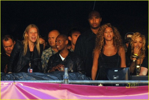  Gwyneth Paltrow Joins Бейонсе To Watch Jay-Z In концерт