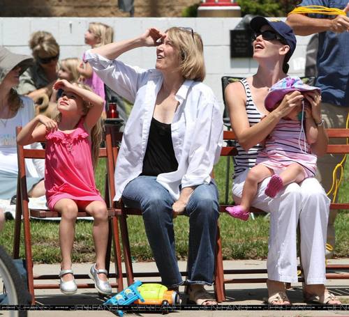  Jen, violet and Seraphina Celebrate 4th of July!