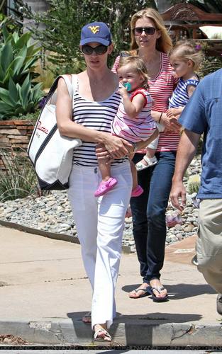  Jen, tolet, violet and Seraphina Celebrate 4th of July!