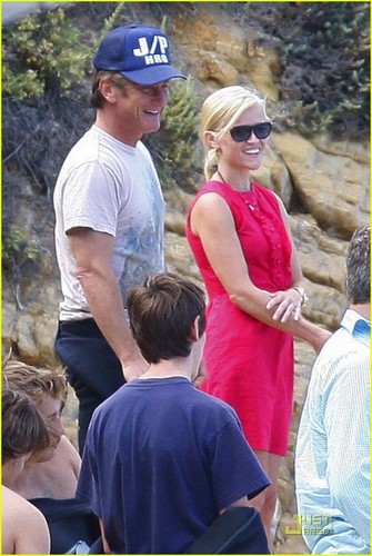  Reese Witherspoon & Sean Penn: звезда Spangled пляж, пляжный Party