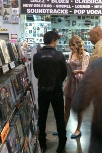 Taylor-Lautner-Taylor-Swift-in-LA-May-19th