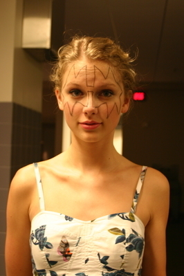 Taylor's Twitter Pictures