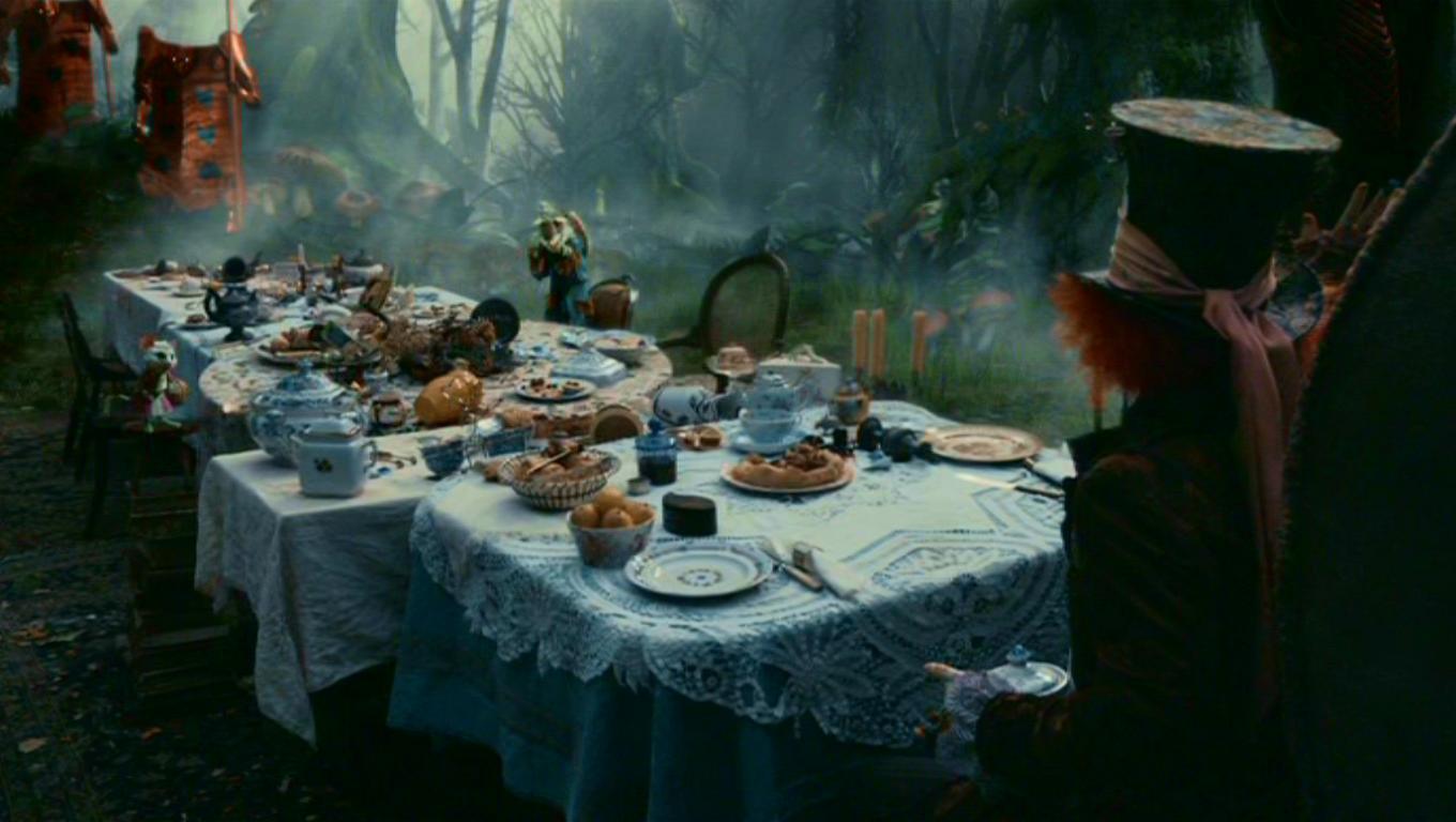 Сцена чаепитие. Алиса в Зазеркалье чаепитие у Шляпника.
