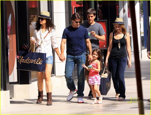  Tom Cruise, Katie Holmes & Suri Cruise: Westfield Mall Shopping Spree!