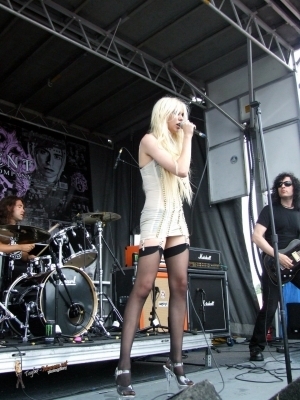  Vans Wrapped Tour 2010 - The Pretty Reckless
