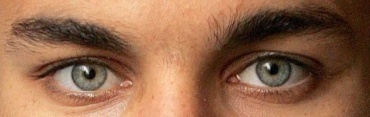  Eyes येशु Navas