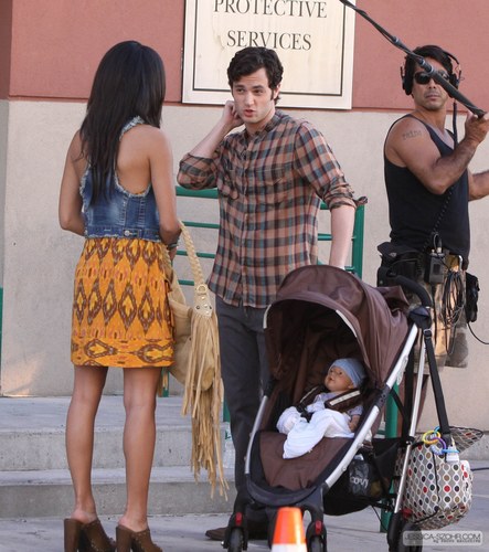  Gossip Girl - Set foto - Jessica, Penn, and...a baby?