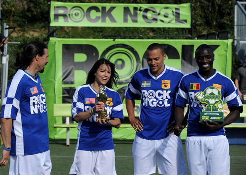  音乐电视 Tr3s's "Rock N' Gol" World Cup Kick-Off