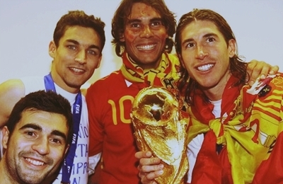  Spanish players celebrating World Cup victory with Rafa