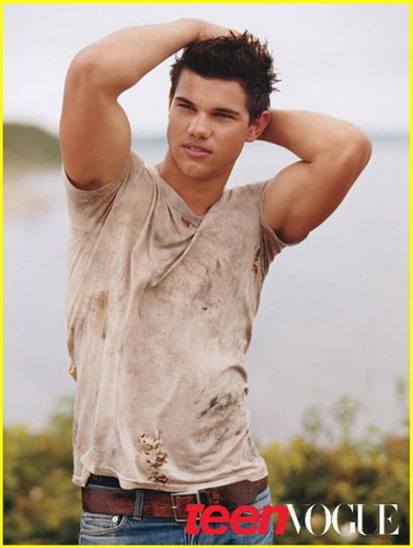  TAYLOR LAUTNER ON THE COVER OF TEEN VOGUE