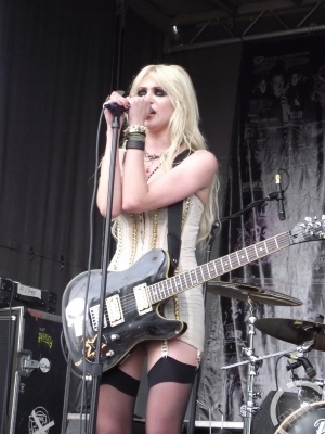  Vans Wrapped Tour 2010 (Montreal)- The Pretty Reckless