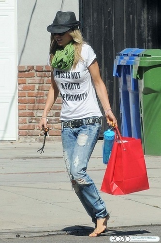  2010-07-15 AnnaLynne McCord strode barefoot out of her boyfriend's Home in LA