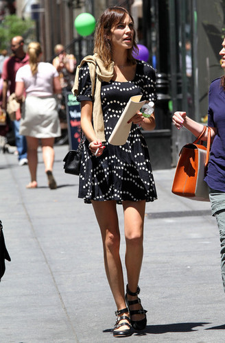  Alexa Chung on 5th Avenue (June 17)