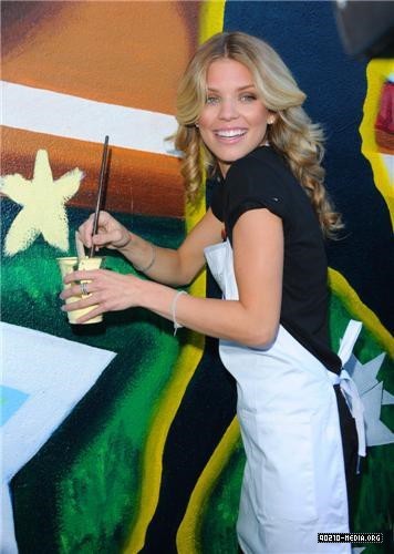  AnnaLynne @ Pepsi Refresh Project at the El Salvadore Community Center